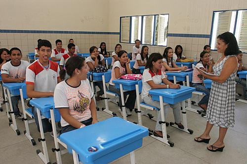 Assembleia Legislativa de Alagoas discute projeto que reestrutura o Plano de Cargos e Carreira do Magistério Público Estadual